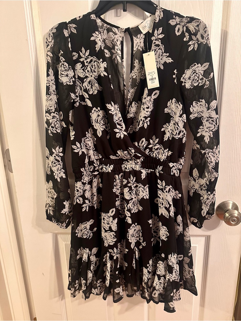 🌸 NWT Francesca’s Jun & Ivy Floral Dress – Medium 🌸